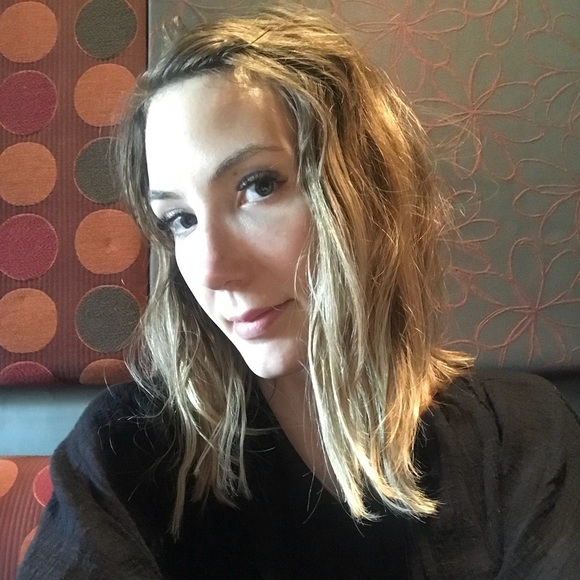 Meet your Posher, Laura - Picture 2 of 2